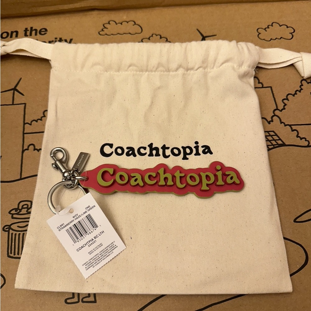 ❤️❤️❤️NWT Coach/Coachtopia purse/backpack keychain/silvertone ❤️❤️❤️